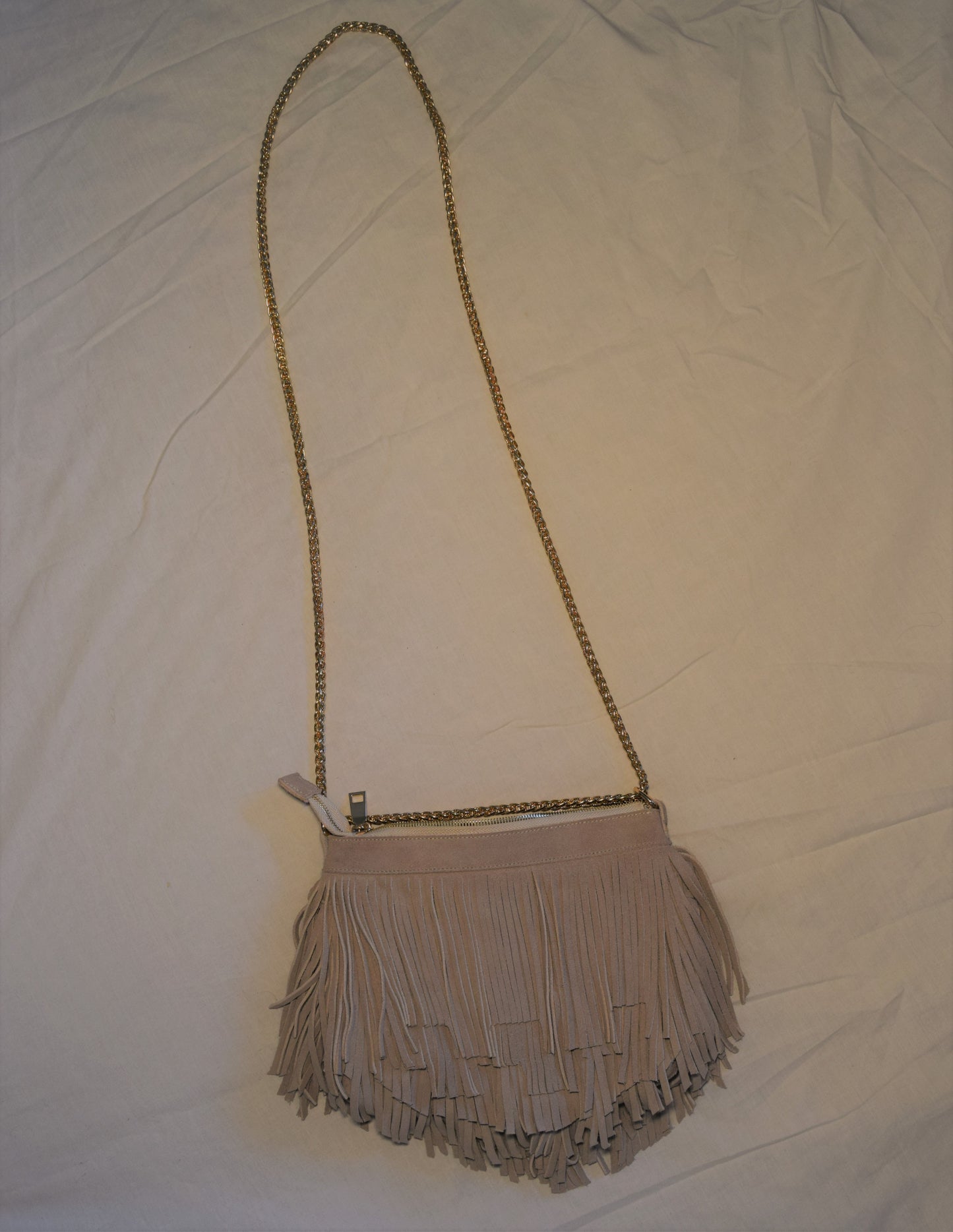 DAISY SUEDE FRINGE BAG 𝒾𝓃 TAUPE