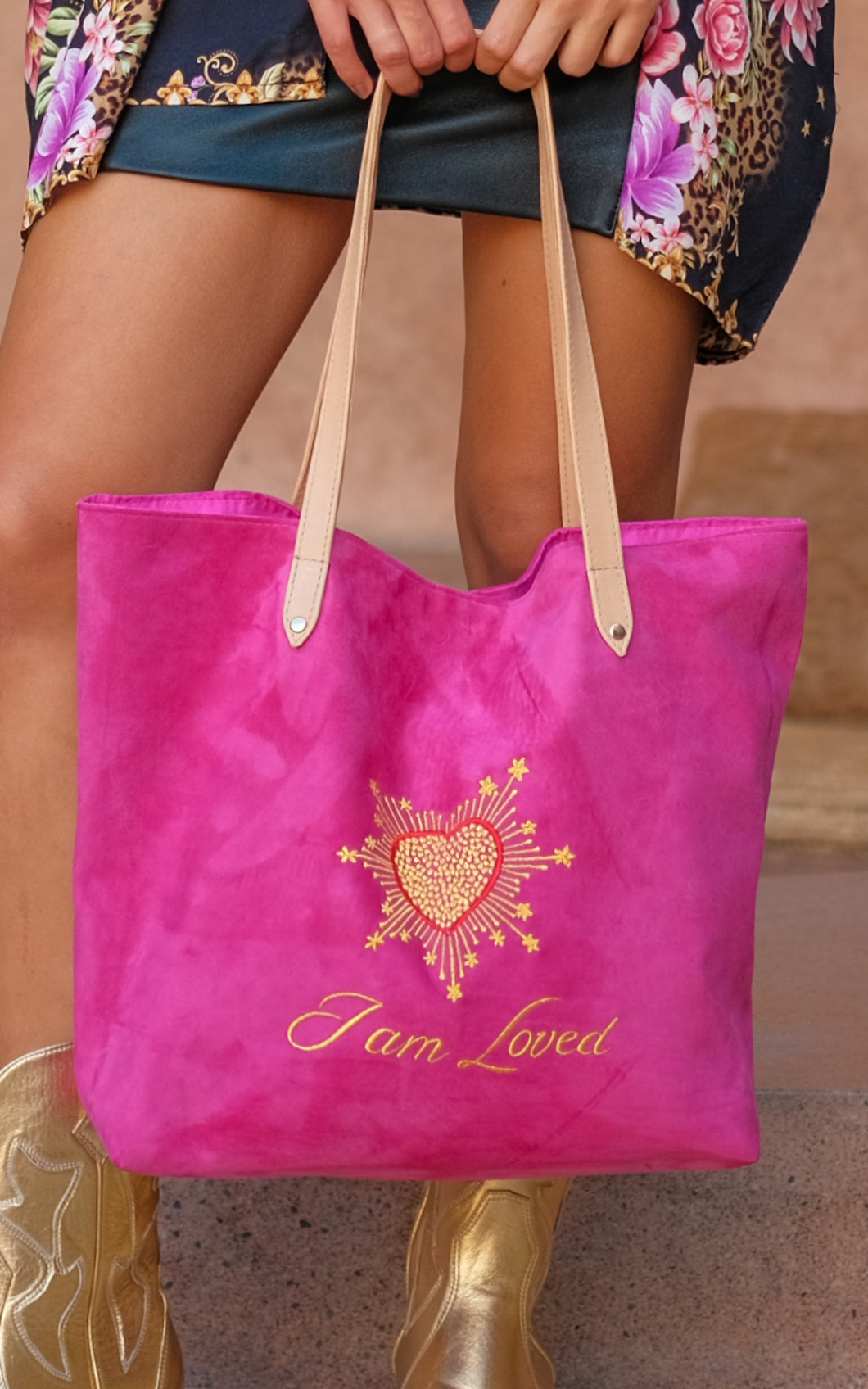 I AM LOVED SUEDE TOTE  𝒾𝓃 HOT PINK