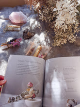 Load image into Gallery viewer, Sacred smudge - Palo Santo + Selenite + Wild Flowers
